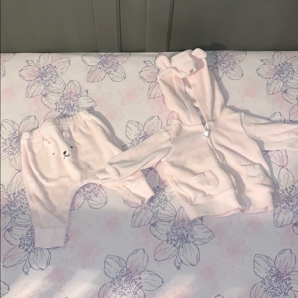 Carter’s sweatsuit